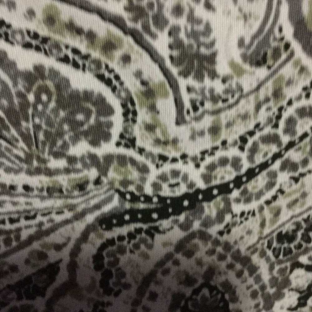 NWOT. WOMEN'S TOP, - Picture 3 of 5