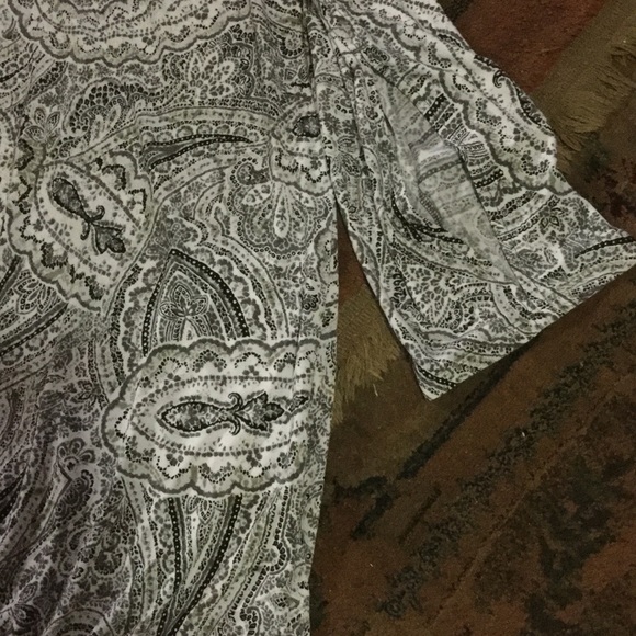 NWOT. WOMEN'S TOP, - Picture 4 of 5