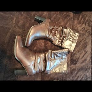 Heeled boots