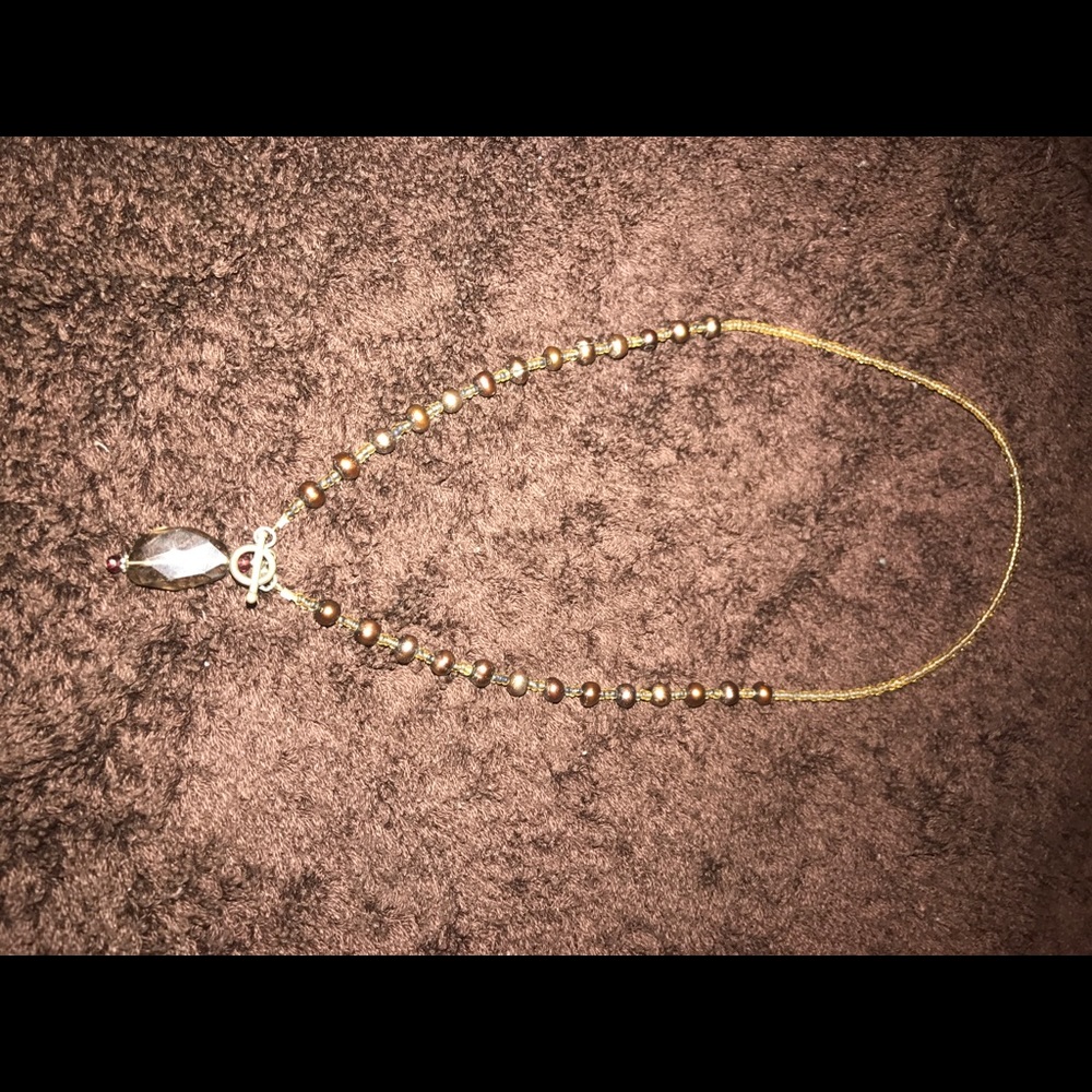 Smiley quartz and perl necklace. NWOT