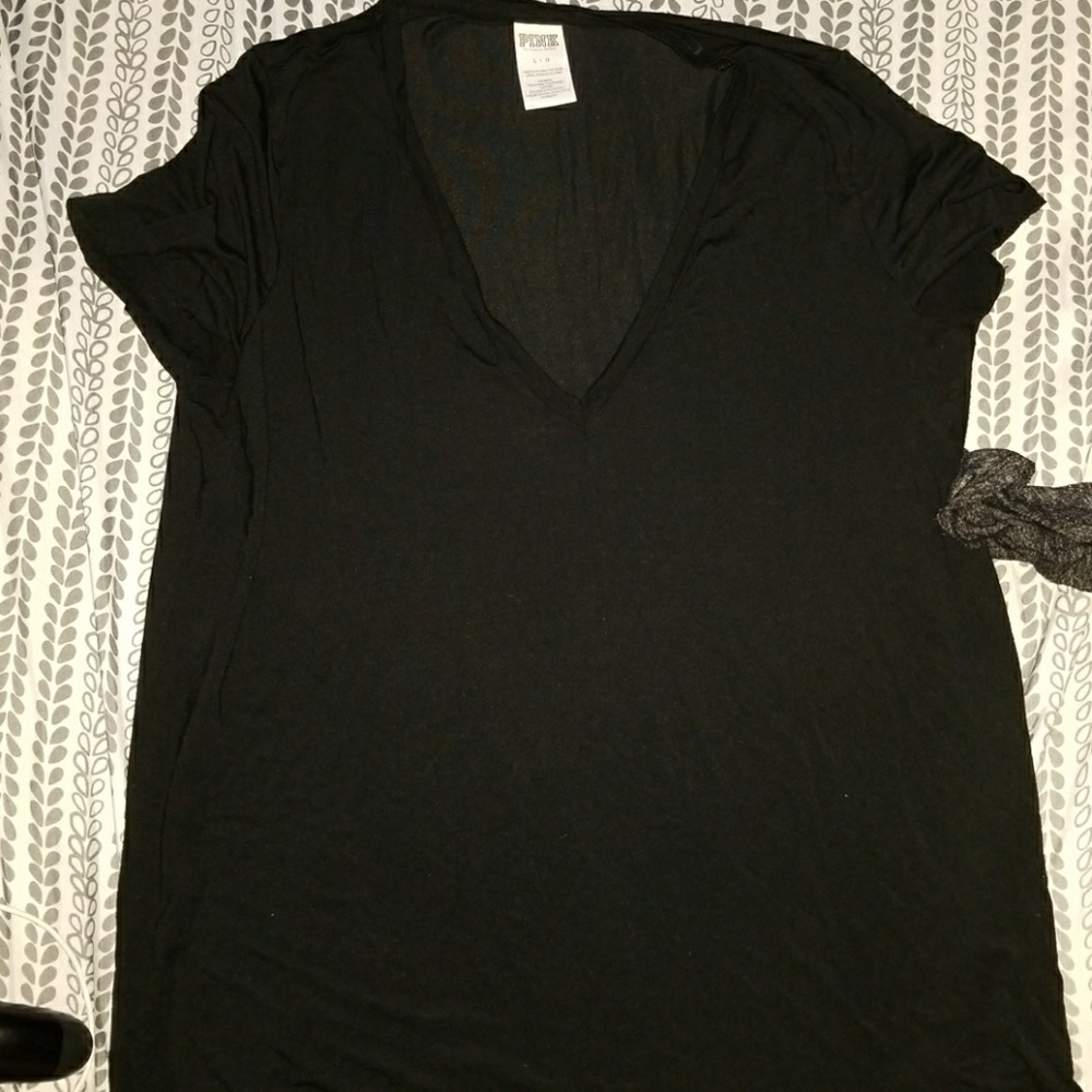 Black Pink VS V-neck