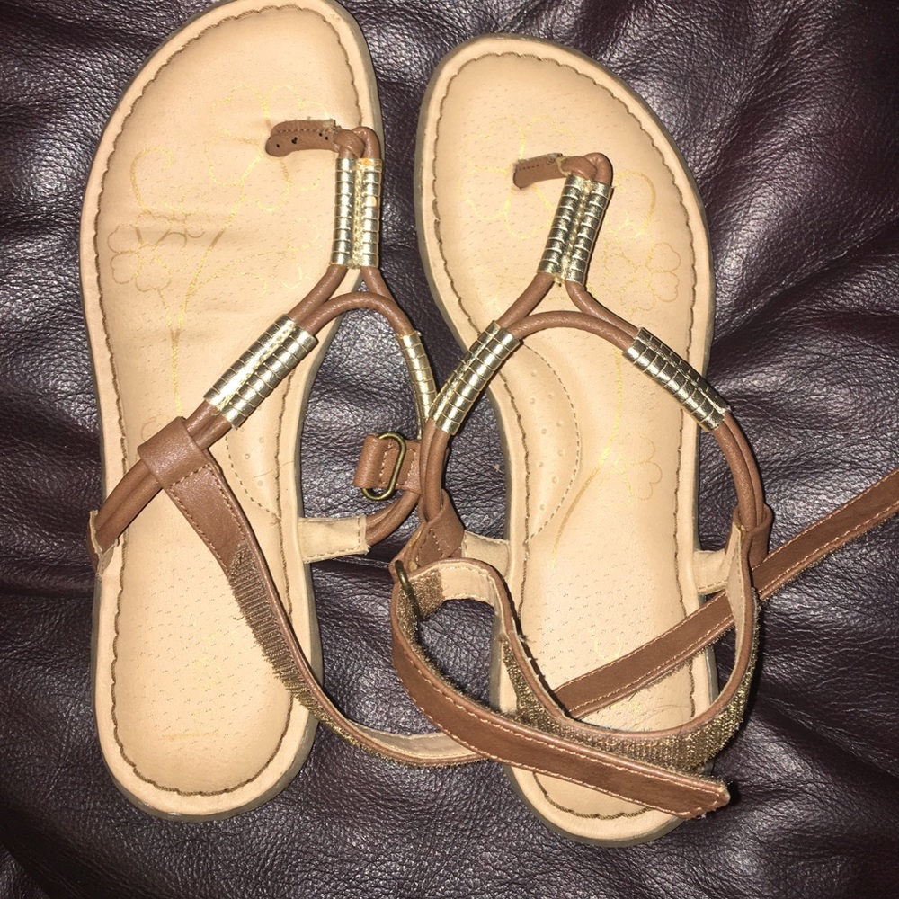 BORN size 6 sandals