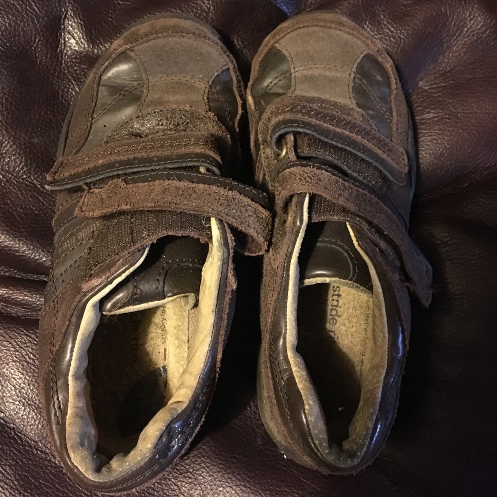 Lil boys STRIDE RITE shoes size 13