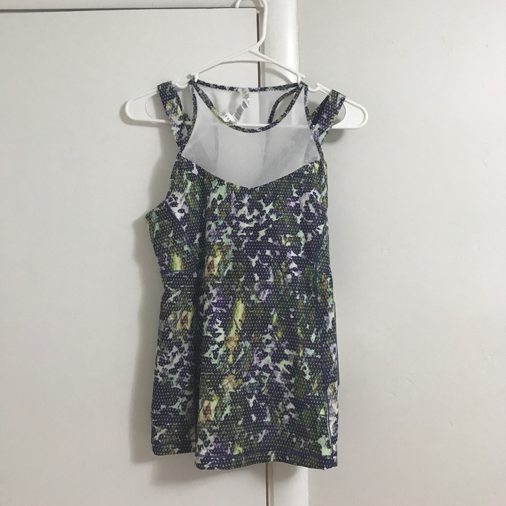 Lululemon top with tags