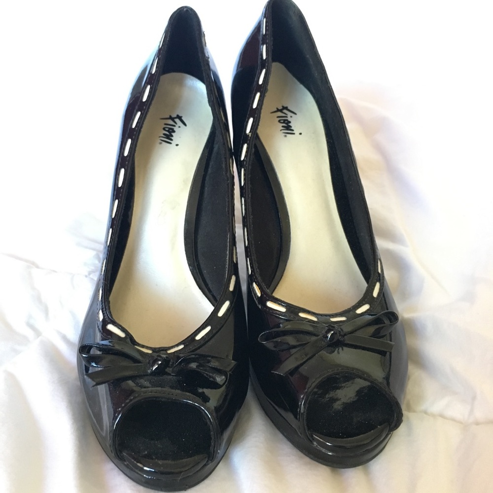 Black Patent Fioni Bow Heels