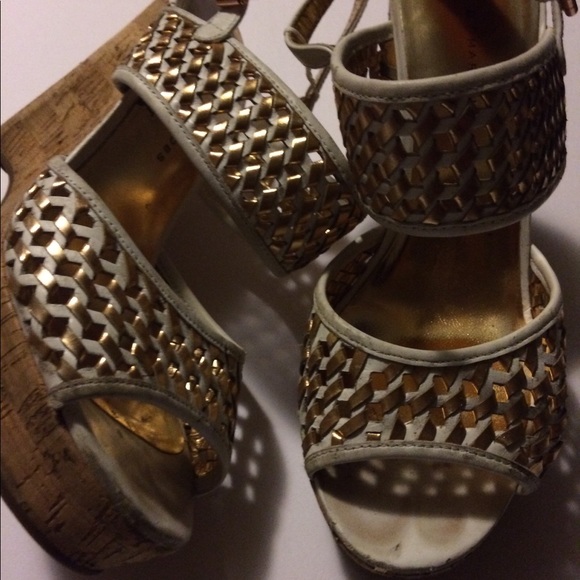 2/$25 Marc by Marc Jacob wedges. - Picture 2 of 5