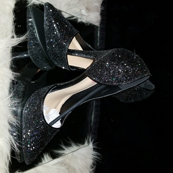 HIGH HEELS - Picture 4 of 5