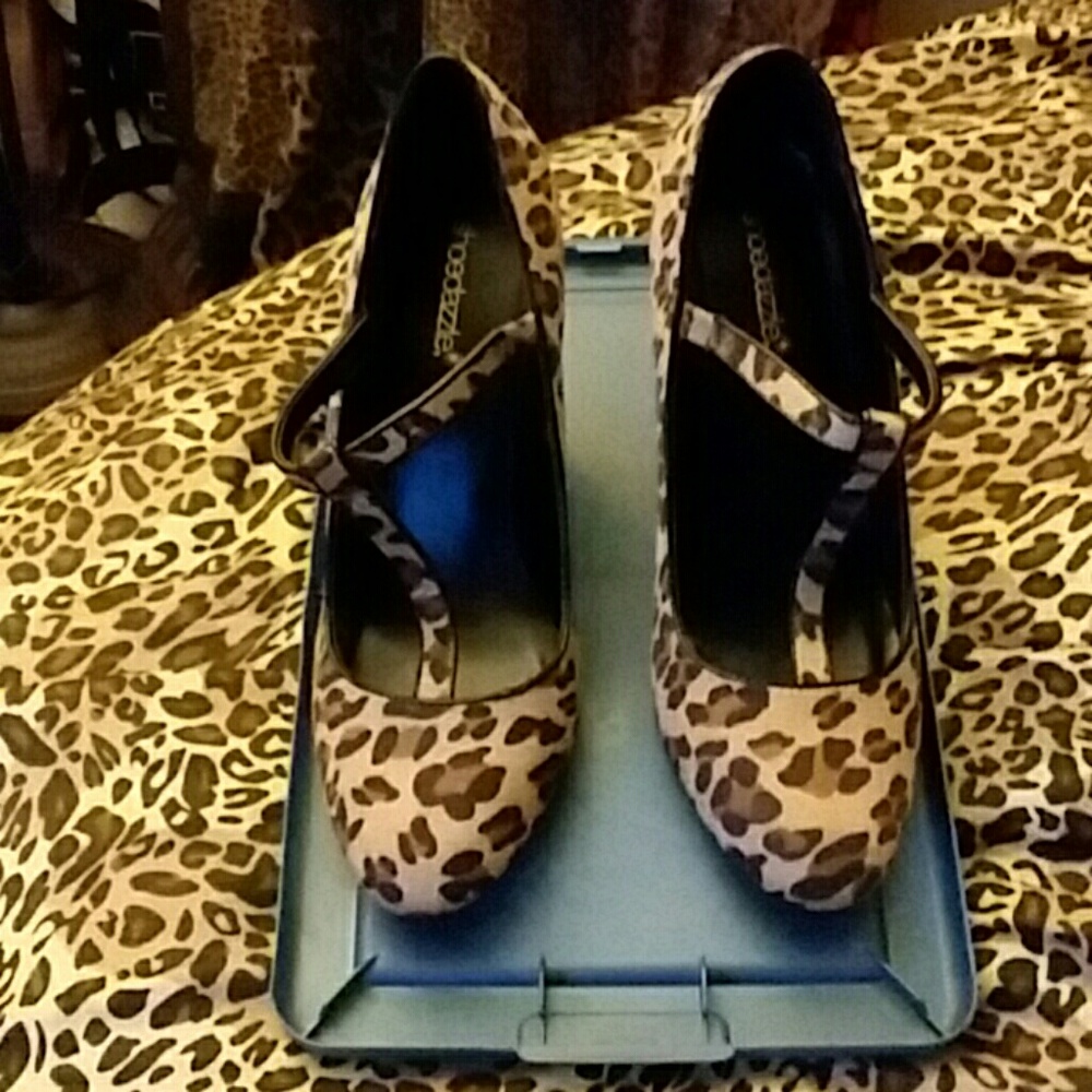 Brown leopard and black and white snake print