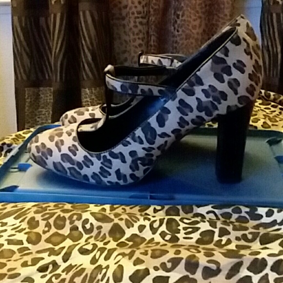 Brown leopard and black and white snake print - Picture 2 of 4