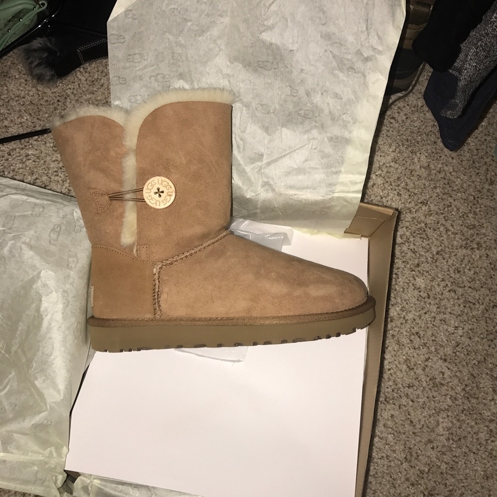 Uggs - Bailey Button Boots II NWT