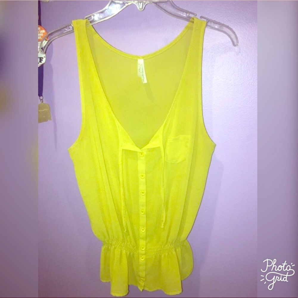 Cute yellow blouse!