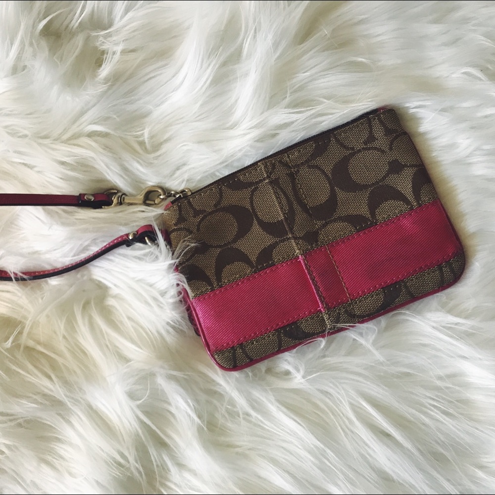 coach // wristlet