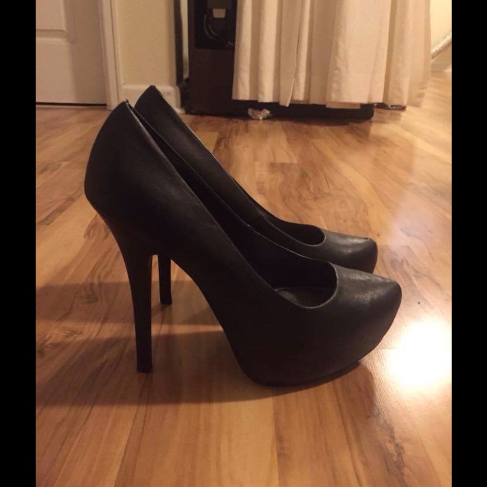 Brash black leather platform pumps, size 9.5