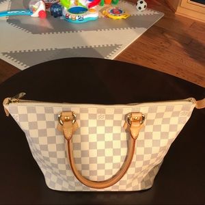 100% Authentic Louis Vuitton handbag for sale