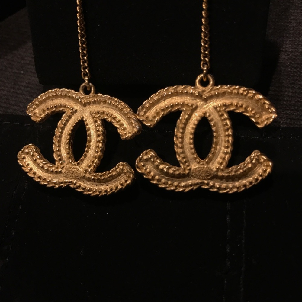 ❌SOLD❌Chanel dangling CC Logo earrings