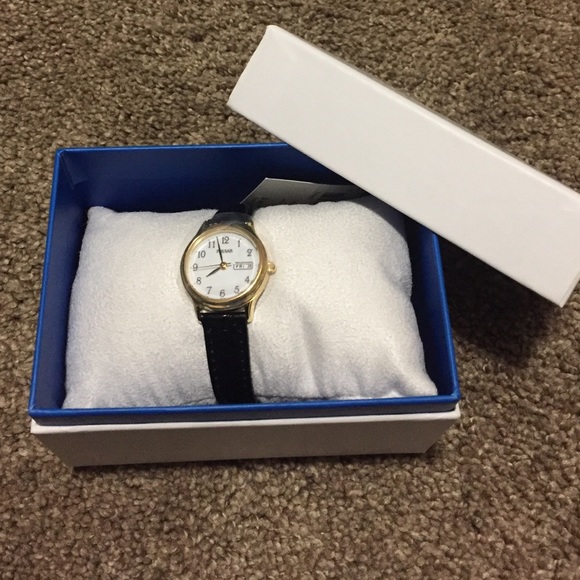 💰Women's Pulsar watch 30mm, New in Box - Picture 6 of 7