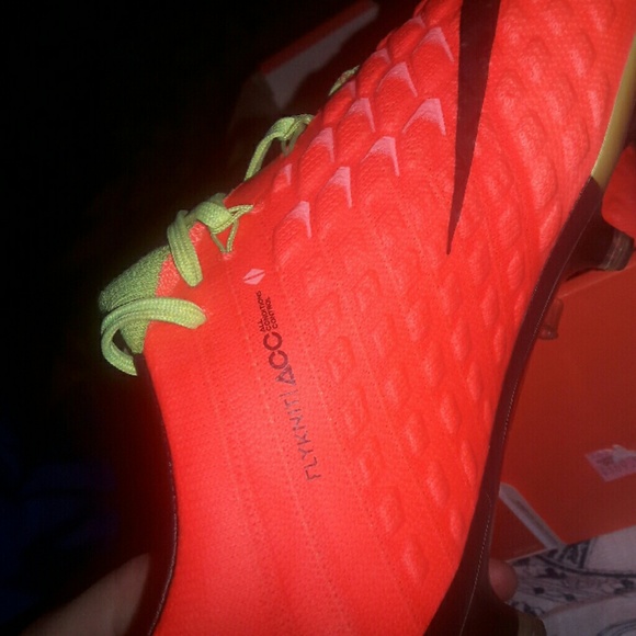 Athletic_Shoes