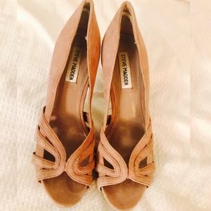 🌟 STEVE MADDEN TAN SUEDE PEEP TOED PUMPS 🌟