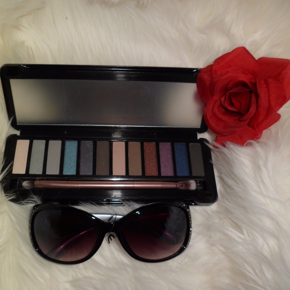 ***SOLD*** SMOKEY EYESHADOW PALETTE