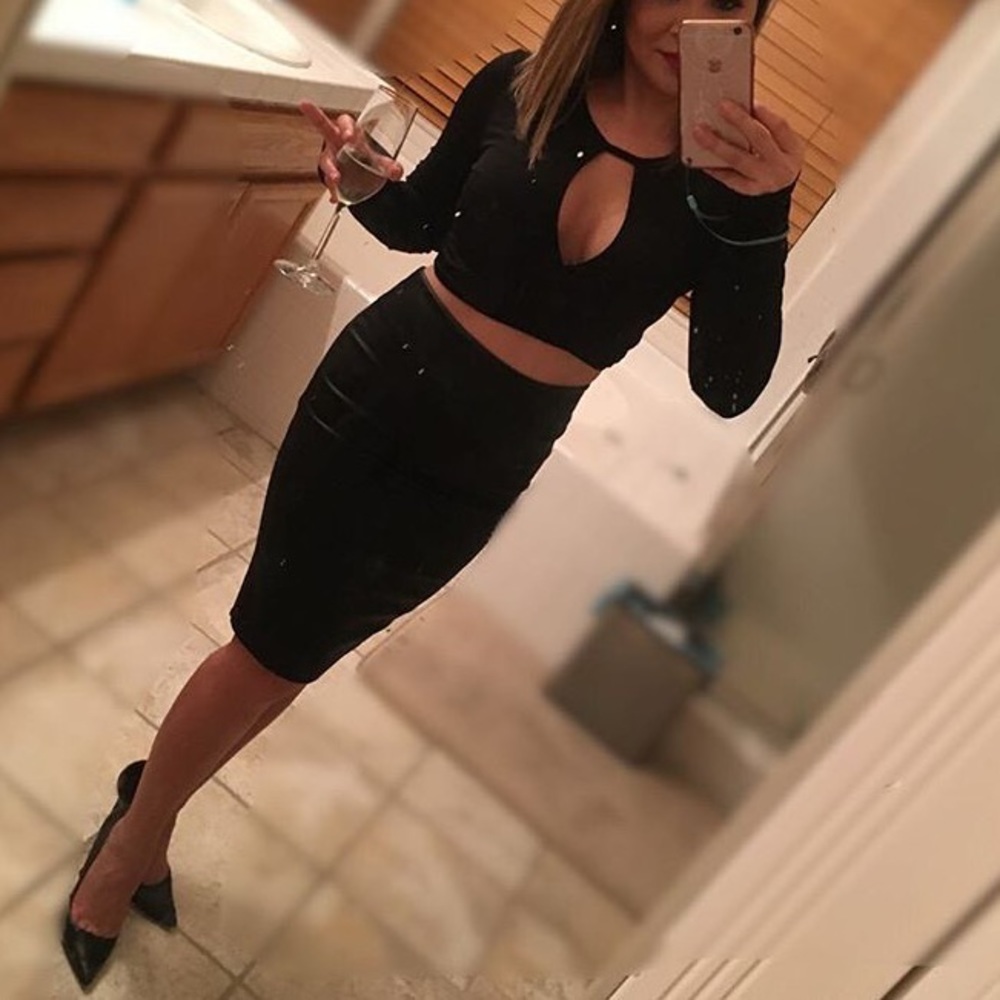 Long sleeve tear drop crop top