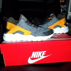 Nike Huarache Run Ultra SE