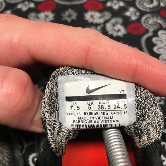 Nike Air Flyknit women's - Picture 3 of 4