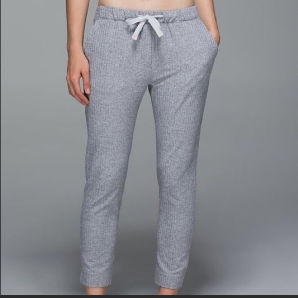 Lululemon Jet Crop size (4) Trade for size 2🙏