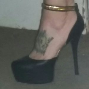 Slack stilleto heels