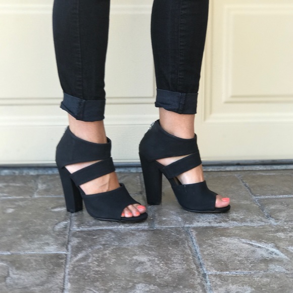 Black Cut Out Block Heel Sandal - Picture 2 of 4
