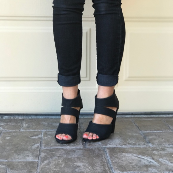 Black Cut Out Block Heel Sandal - Picture 3 of 4