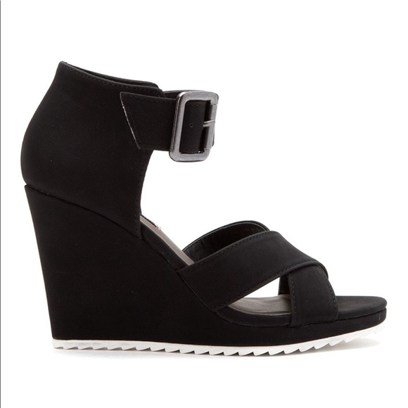 Chic Crossed Double Strap Wedge Sandal - Picture 5 of 8