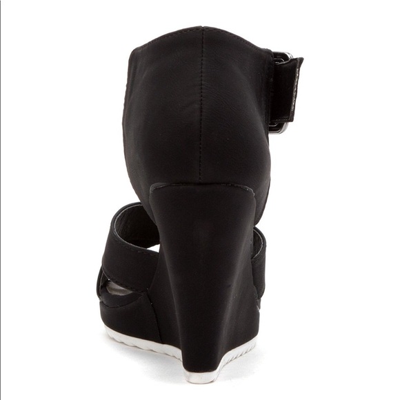 Chic Crossed Double Strap Wedge Sandal - Picture 6 of 8