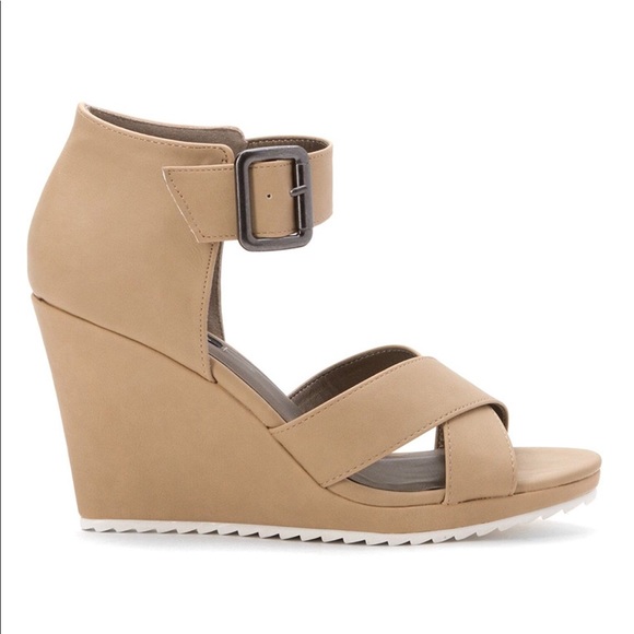 Chic Crossed Double Strap Wedge Sandal - Picture 7 of 8
