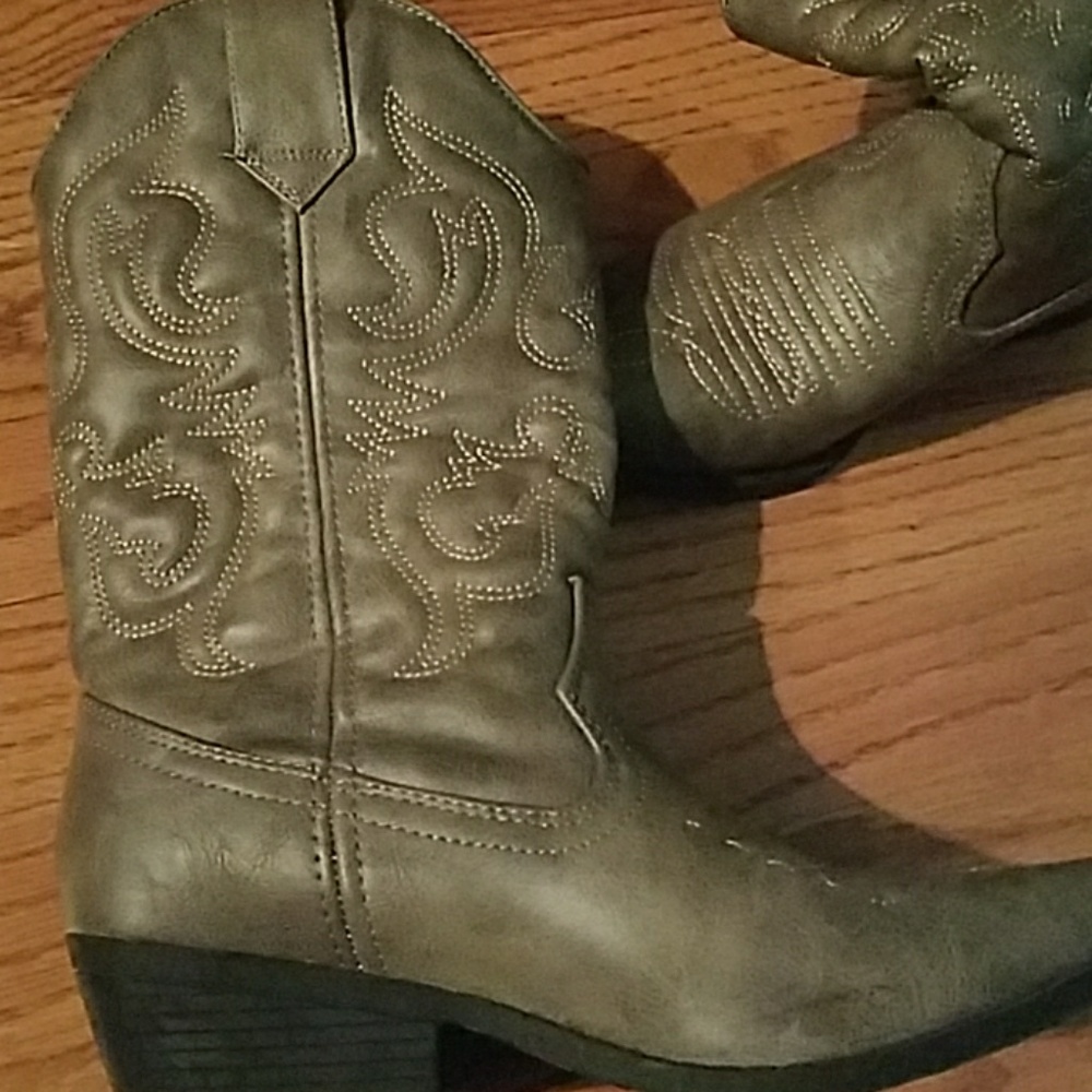 Super cute cowgirl boots - Picture 2 of 5