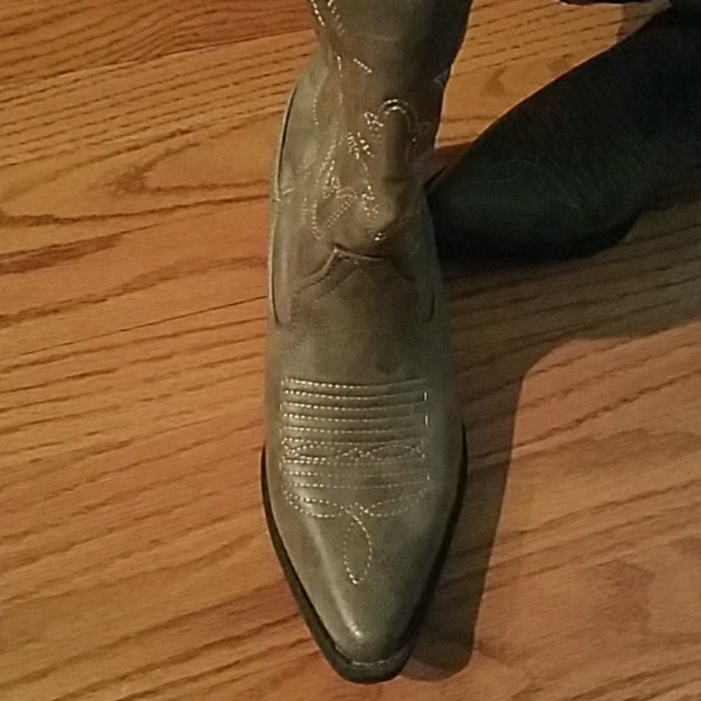 Super cute cowgirl boots - Picture 3 of 5