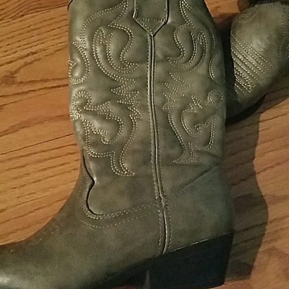 Super cute cowgirl boots - Picture 4 of 5