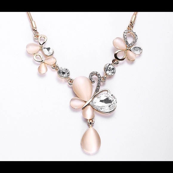 Big Pendant Crystal & Rhinestone Necklace - Picture 3 of 3