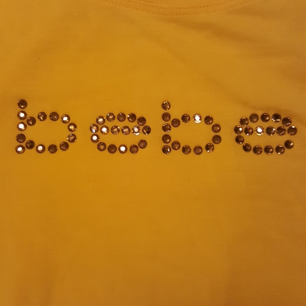 Cropped Bebe t-shirt