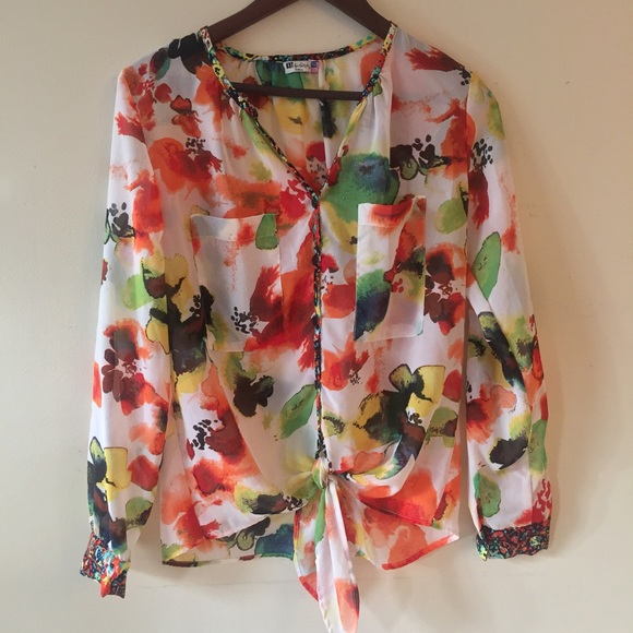 Kut from the Kloth tie front button down - Picture 2 of 7