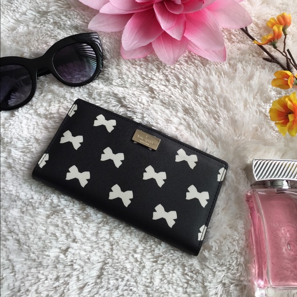 kate spade Handbags - 🌸OFFERS?🌸Kate Spade All Leather Bow Tile Wallet