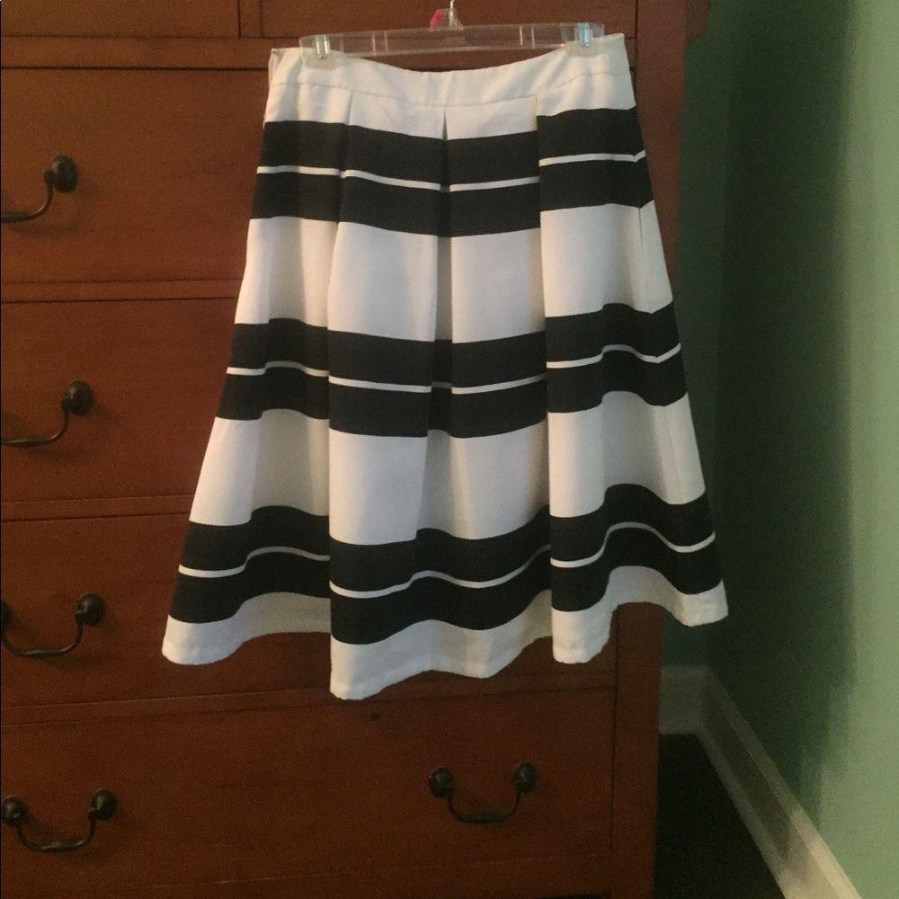 Express Box pleated skirt