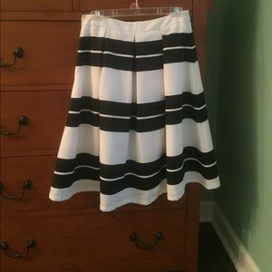 Express Box pleated skirt