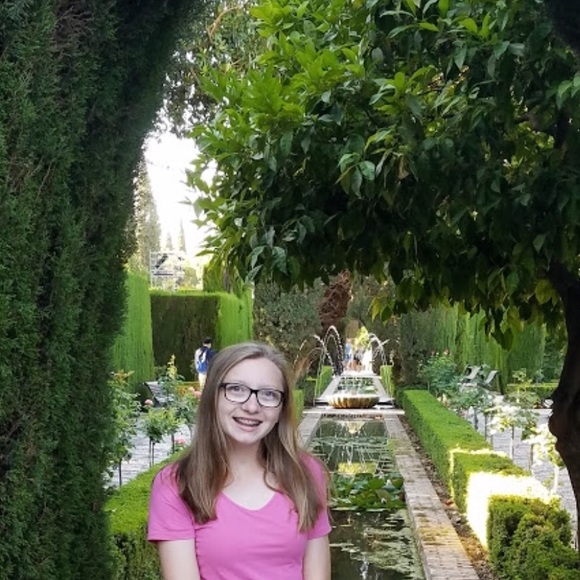 Meet your Posher, Nicole - Picture 2 of 3