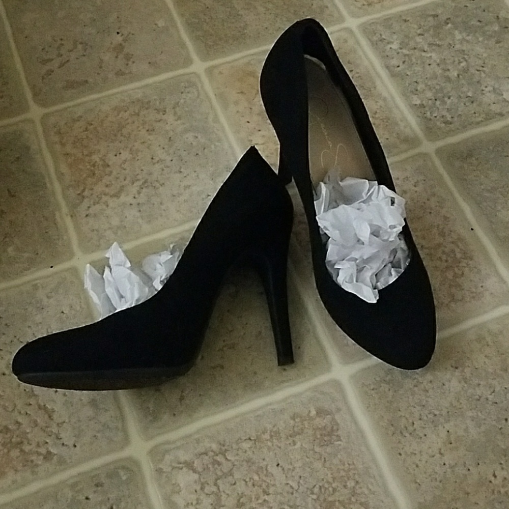 Jessica Simpson black pumps