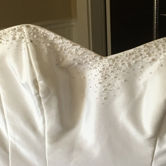 Never worn white size 16 wedding dress with corset - Picture 2 of 7