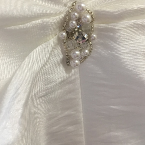 Never worn white size 16 wedding dress with corset - Picture 3 of 7