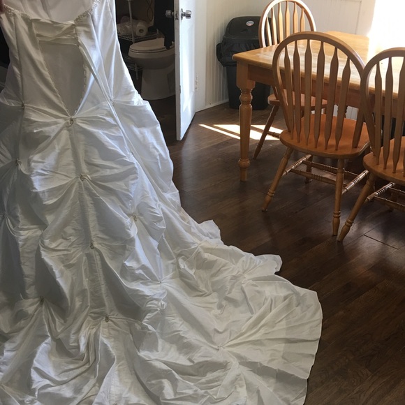 Never worn white size 16 wedding dress with corset - Picture 4 of 7