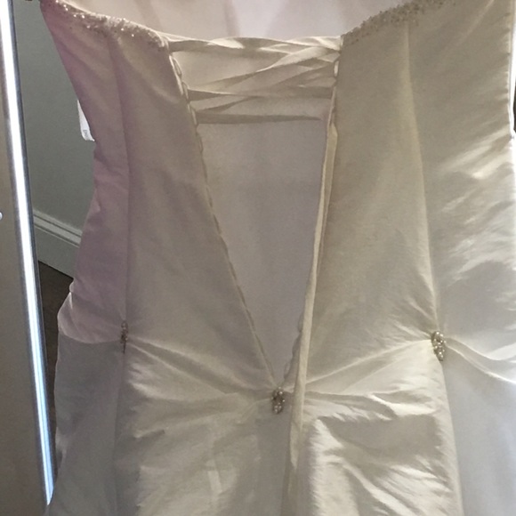 Never worn white size 16 wedding dress with corset - Picture 5 of 7
