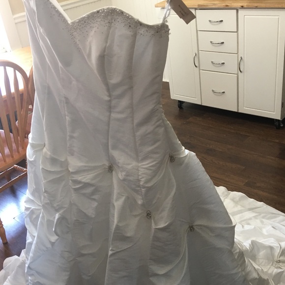 Never worn white size 16 wedding dress with corset - Picture 6 of 7
