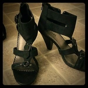 Black heel sandals